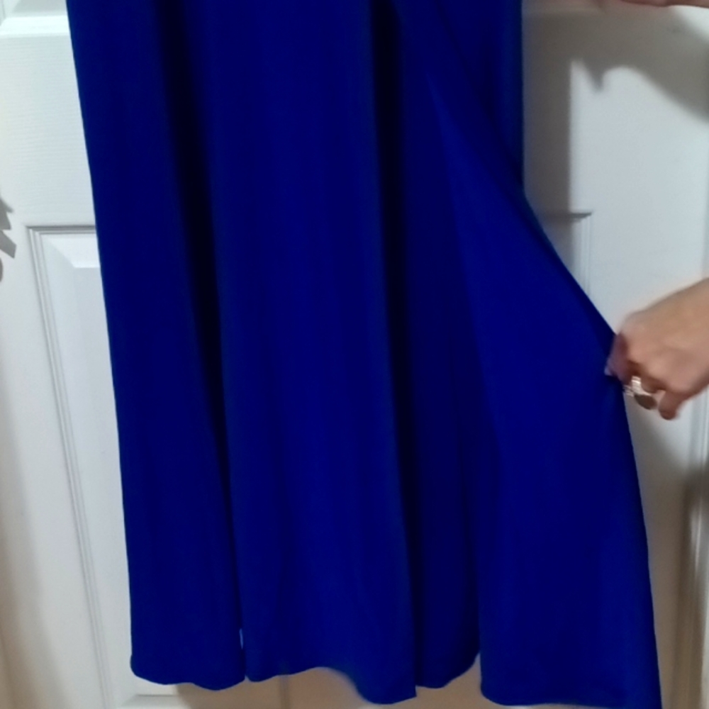 Dar navy blue gown